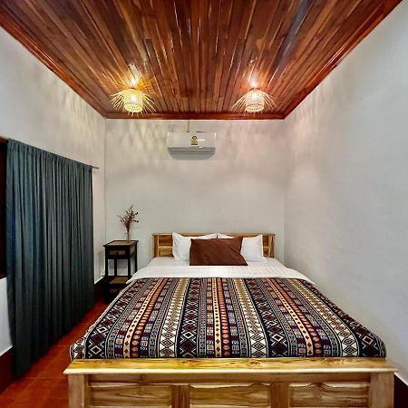 La Casa Hostel Луанґпхабанґ Екстер'єр фото